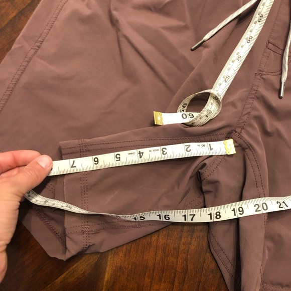 Vuori Kore Short - Salmon - M - Excellent Condition - Picture 5 of 9